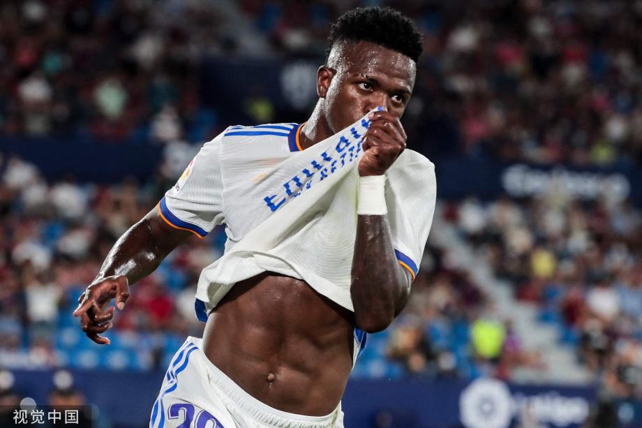 公牛通过双向合同签回日本后场新星，前快船潜力股被裁引关注