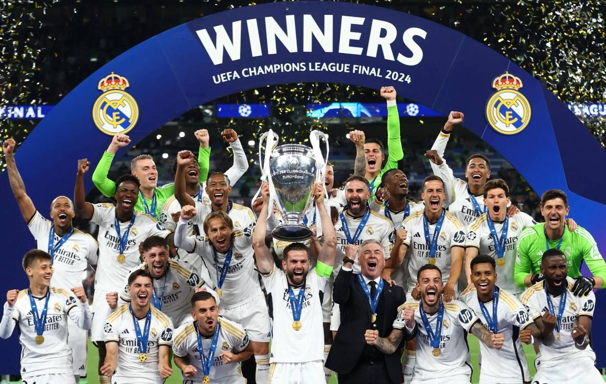 中超：广州队主场3-1击败深圳队